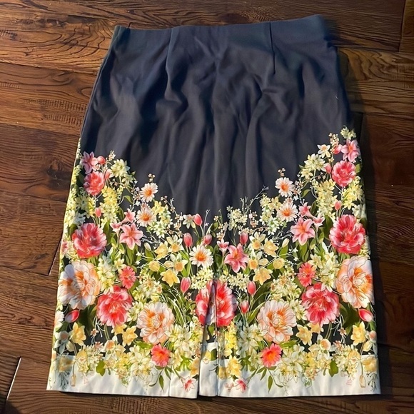 J Jill Floral Pencil Skirt - Picture 2 of 5